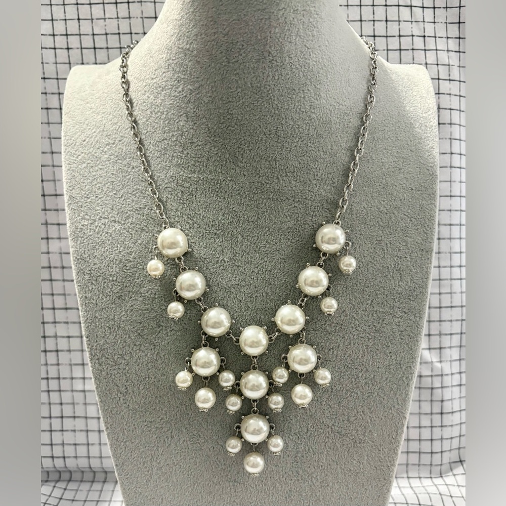 C1946 Faux White Pearl Drop Necklace